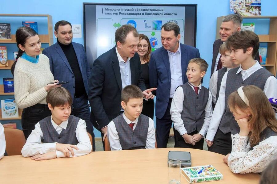 Первые в мире учебные наборы «юный метролог» получили школьники Пензы
