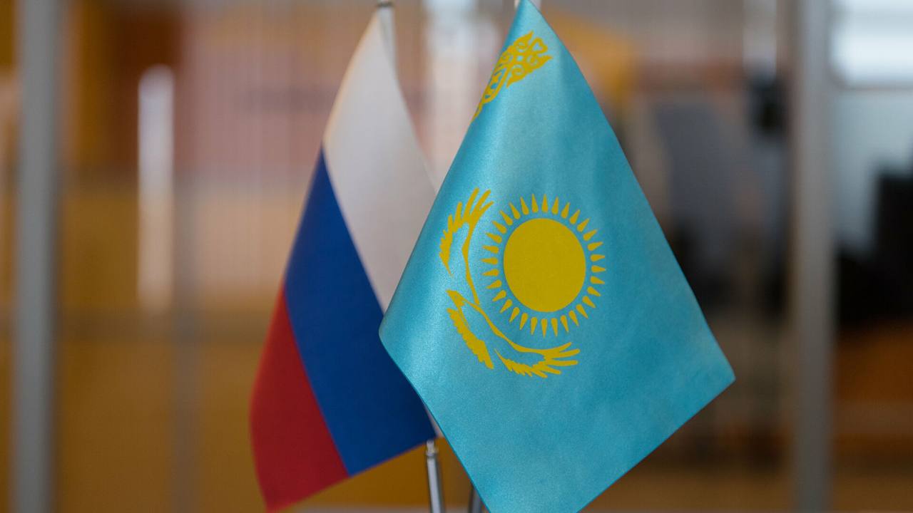 Руководитель Росстандарта Антон Шалаев и председатель Комитета технического регулирования и метрологии Министерства торговли и интеграции Республики Казахстан Арман Абенов подписали Меморандум о взаимопонимании на полях Межгосударственного совета по станд